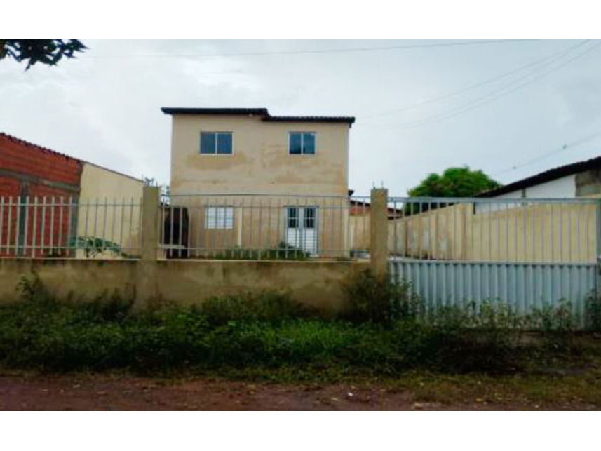 Casa Ocupada com 300m² de Terreno e 122m² Construídos