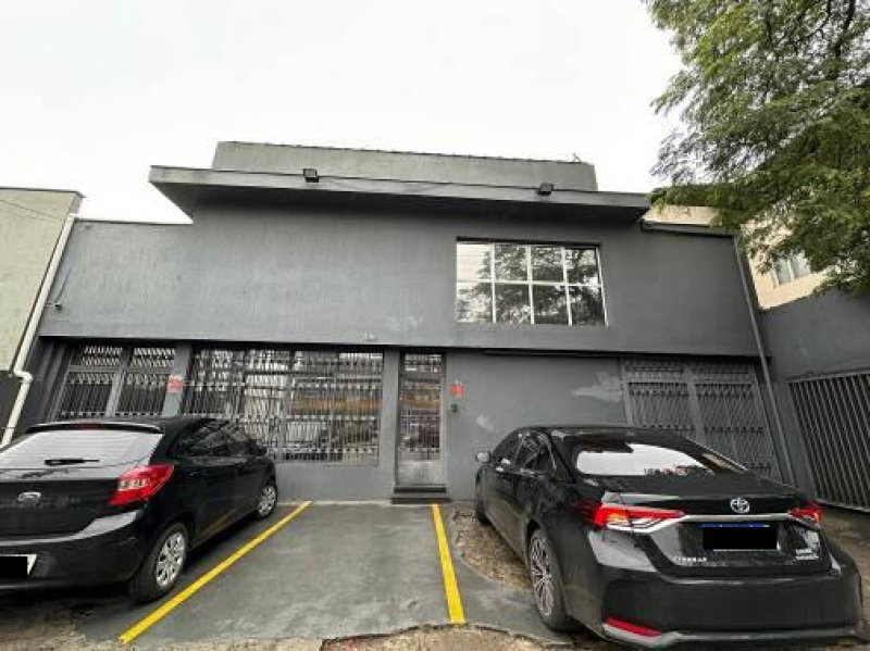 Prédio comercial com 507 m² de terreno e 1.215 m² construídos