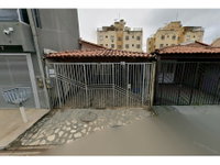 Casa com 50,76m² construídos, ocupada, 125m² de terreno