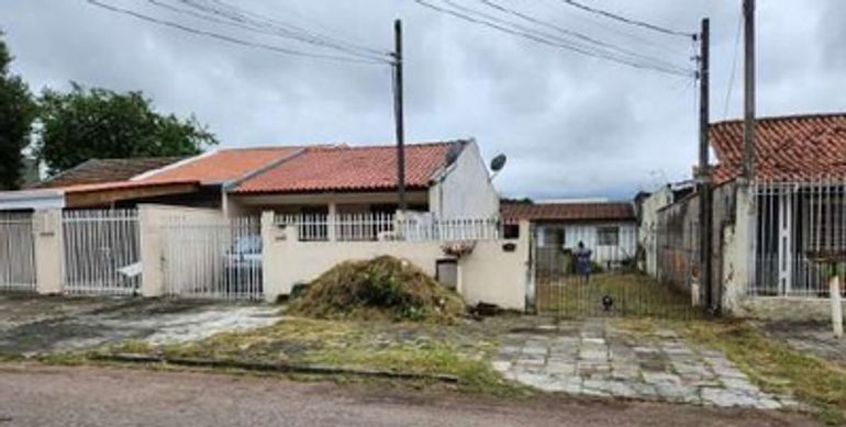 Duas Casas em alvenaria com 70m² e 40m², terreno de 384m²