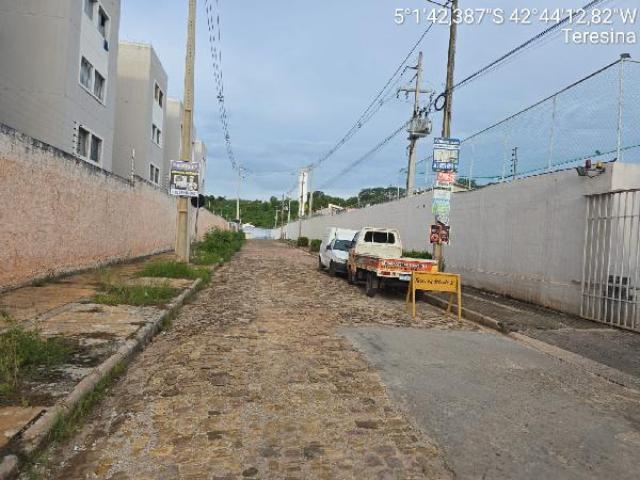 Casa 2 quartos com 1 vaga em Teresina