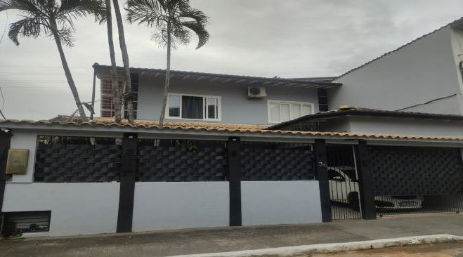Casa com 3 quartos, 2 banheiros, 222.7 m² construída, ocupada