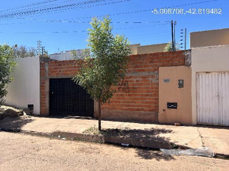 Casa com 2 quartos e 1 banheiro, 48m², desocupada
