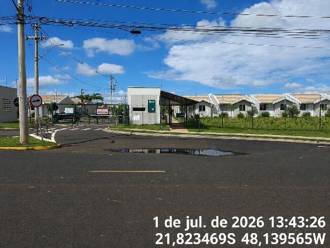 Casa com 2 quartos e 1 vaga em Araraquara