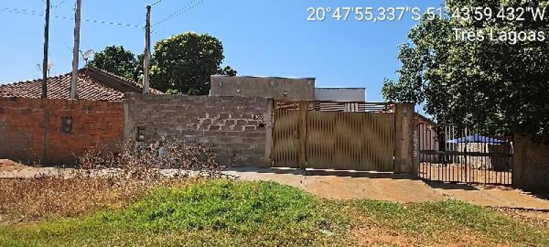 Casa 52m² com 2 banheiros e sala - Desocupada