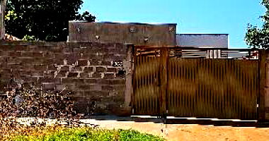 Casa 52m² com 2 banheiros e sala - Desocupada