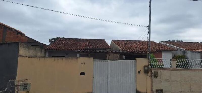 Casa com 2 quartos e 52m² em condomínio