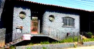 Casa espaçosa com 8 quartos, 8 banheiros e 1 vaga, 377.6 m² construída, desocupada