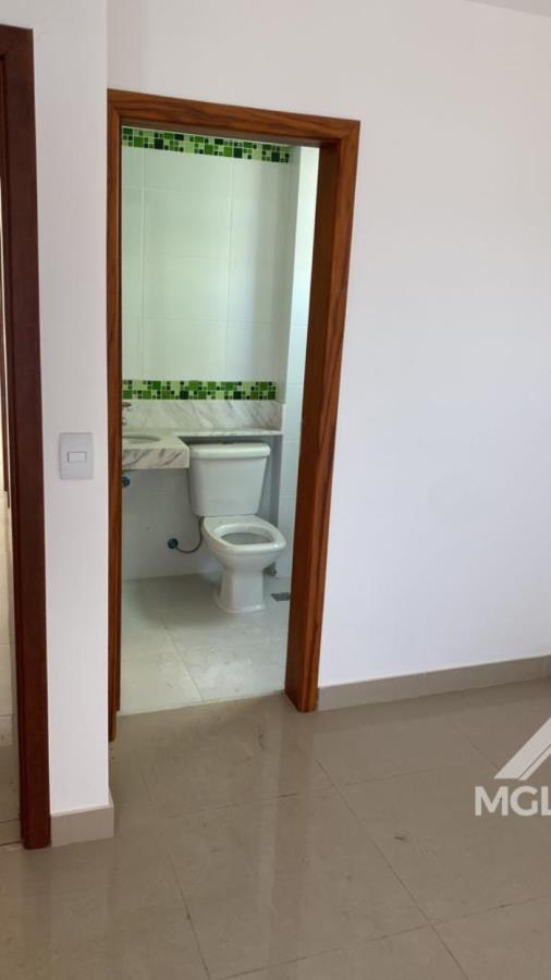 Apartamento com 2 Vagas e Sacada no Barreiro