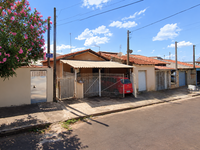 Terreno 300m² com 2 casas em Vargem Grande do Sul - Oportunidade única!