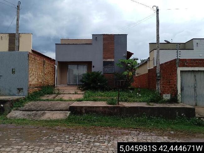 Casa com 2 quartos, 1 banheiro, vaga de garagem e 45,2m² privativos