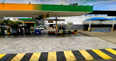 Posto de Gasolina com Loja e Escritório, Terreno 1049.7m²
