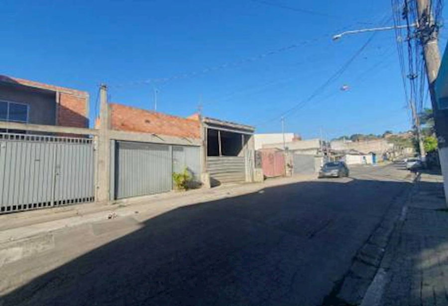 Espaçoso Lote com 1500 m² de Área Total