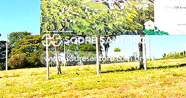 Terreno urbano desocupado com 250m² em Santa Cruz