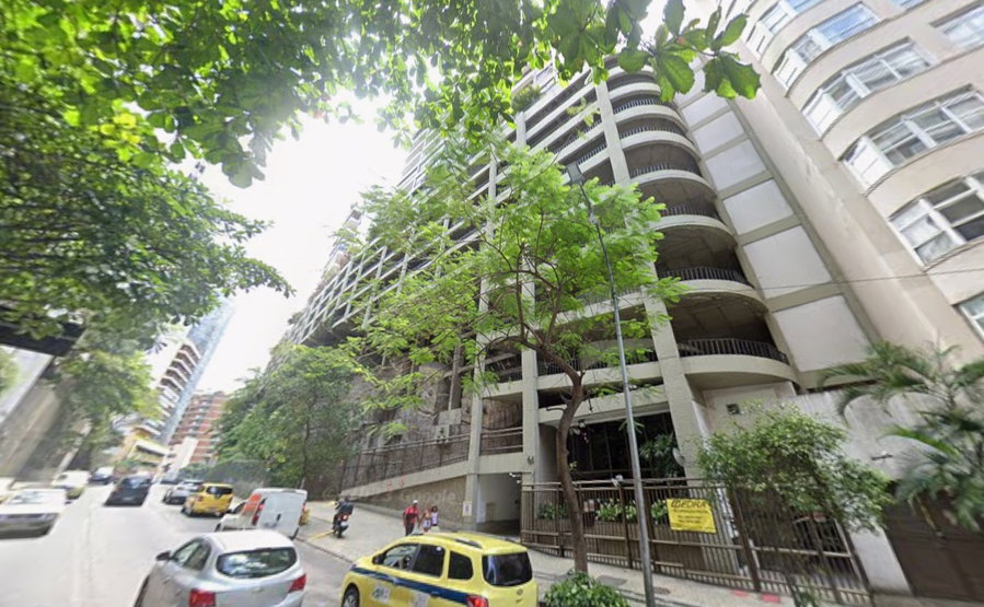 Apartamento com 3 vagas em Copacabana