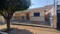 Casa padrão com 2 quartos, 1 banheiro e 1 vaga em Tanabi/SP
