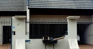 Sobrado com 5 quartos, 3 banheiros, área construída 430m²