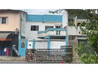 Casa Ocupada com 298m² Construída em Leilão