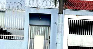Casa Ocupada na Rua Uberlândia - Jardim Centenário