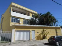 Casa ocupada com 3 quartos, 3 banheiros e 474,1 m²