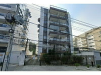 Cobertura ampla com 3 vagas e 603m² privativos, imóvel