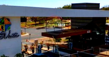 Casa em alto padrão com 3 suítes em condomínio