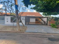 Casa com 2 quartos, 2 banheiros e 228m² de área construída -