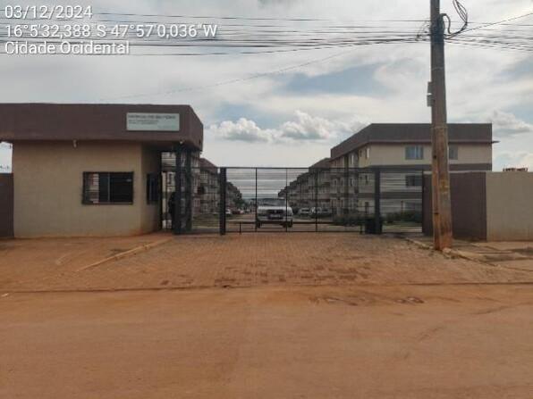 Apartamento com 2 quartos, 1 banheiro, varanda e 1 vaga
