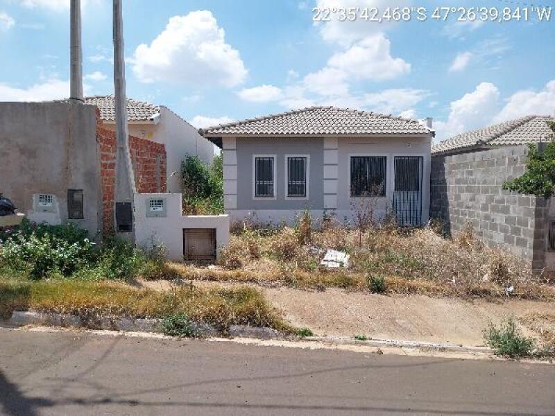 Casa com 1 quarto, 1 vaga e 56,29m² construída, desocupada