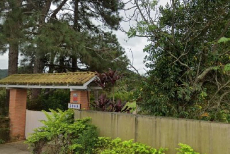 Terreno amplo com 4 casas, área total 23.613m², Florianópolis
