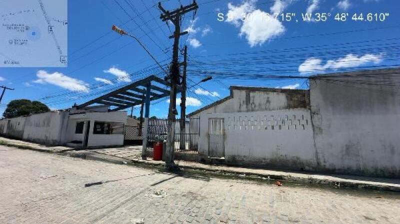 Casa com 2 quartos, varanda e 2 banheiros