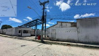 Casa com 2 quartos, varanda e 2 banheiros