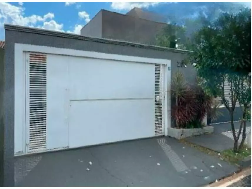Casa em leilão com 135m² construída e 162m² de terreno