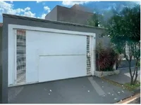 Casa em leilão com 135m² construída e 162m² de terreno