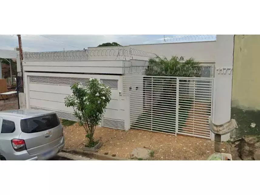 Casa com 3 quartos, 2 banheiros e 249m² de área construída, ocupada