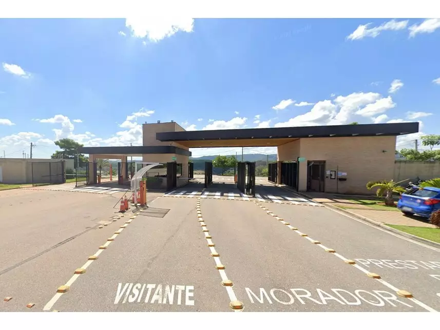 Espaçoso Terreno de 501m² em Área Residencial, Ocupado