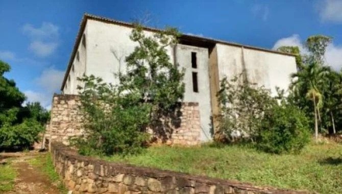 Imóvel Comercial 1.358 m² com construção inacabada, desocupado