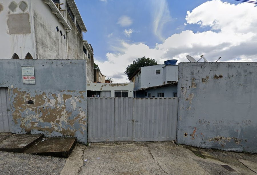 Imóvel Residencial/Industrial com 418m² terreno e 327m² construídos