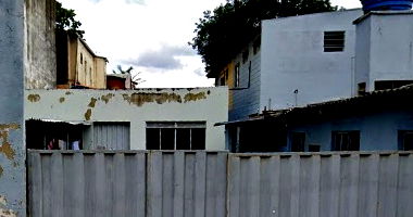 Imóvel Residencial/Industrial com 418m² terreno e 327m² construídos