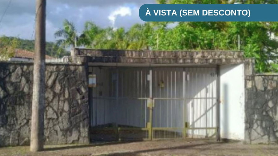 Casa Ocupada com 549m² de Área Construída em Santos