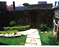 Casa com 2 quartos, 1 suíte, 1 vaga e 371m² construída, desocupada