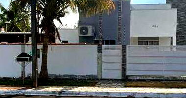 Casa padrão ocupada com 1 vaga e 182m² construída