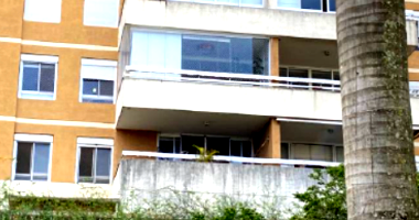 Apartamento com 2 vagas e 132m² área útil, desocupado