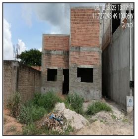 Terreno com 272,7m² de área total