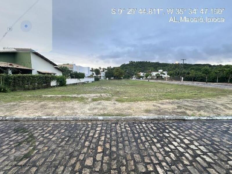 Terreno em Loteamento com 767m² em Maceió