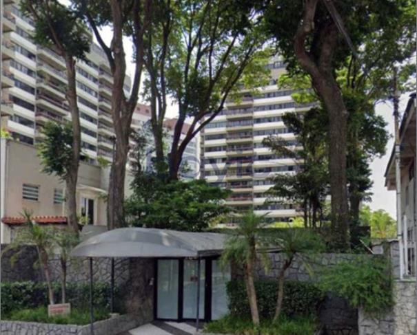 Apartamento de 110 m² com 2 vagas em andar alto