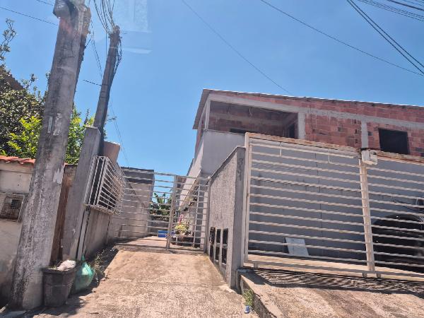 Casa com 1 quarto, 1 banheiro e 1 vaga de garagem