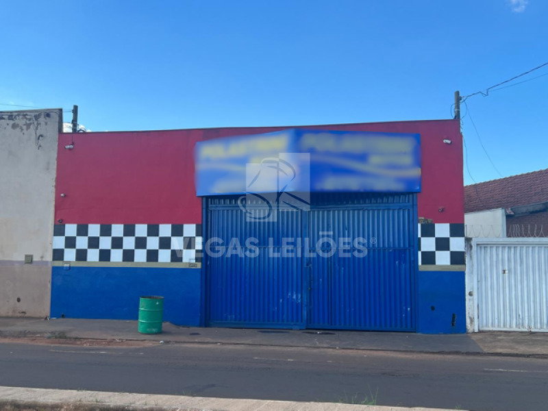 Prédio comercial com 290m² em Barretos/SP
