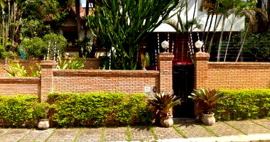 Casa Luxuosa com 424m² Construída e 713m² de Terreno em Paineiras do Morumbi