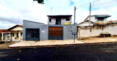 Casa com 3 quartos, 2 banheiros, 2 vagas, 166m² construída, ocupada